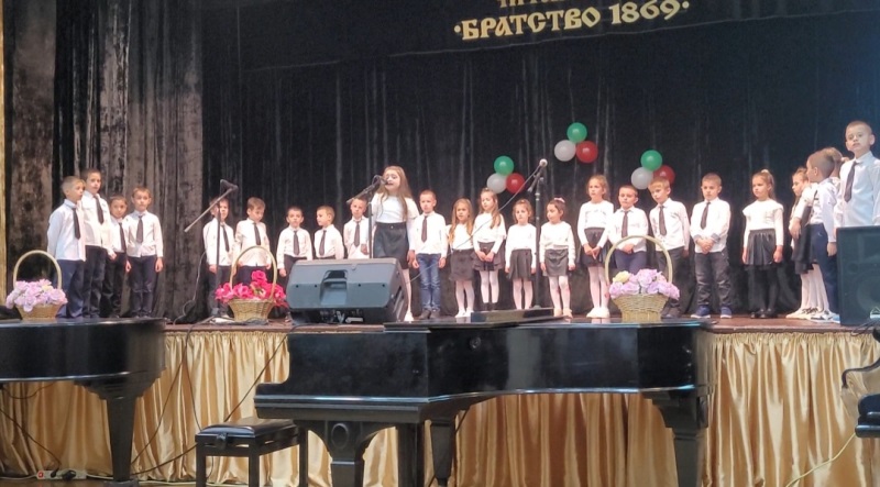 moa-grad-6